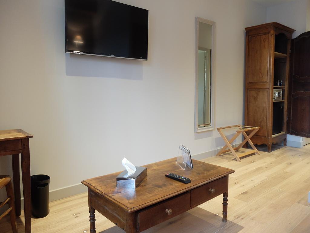 Auberge Du Grand Dauphin Dhuizon Room photo